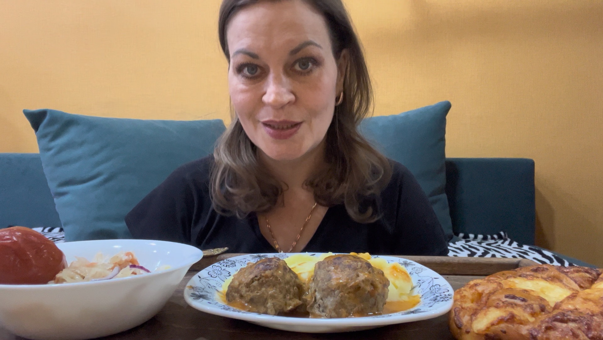 МУКБАНГ ТЕФТЕЛИ и ПЮРЕ/СОЛЕНЬЯ/ЛЕПЕШКА С СЫРОМ/MUKBANG ЕДА ОБЖОР