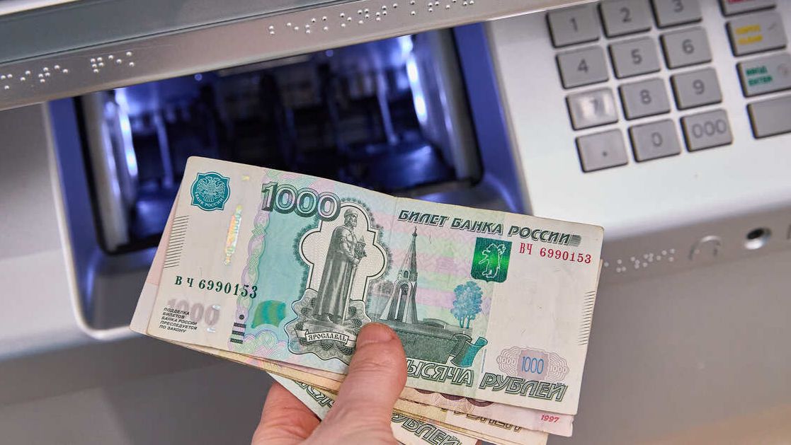 В Госдуме предложили разрешить бесплатно снимать до 10 тыс. рублей в банкоматах