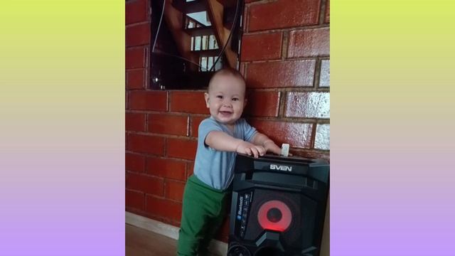 Слушаем с внуком правильные песни.