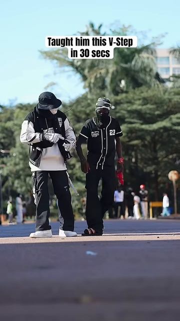 Сможет ли он за 30 секунд научиться ходить на цыпочках?