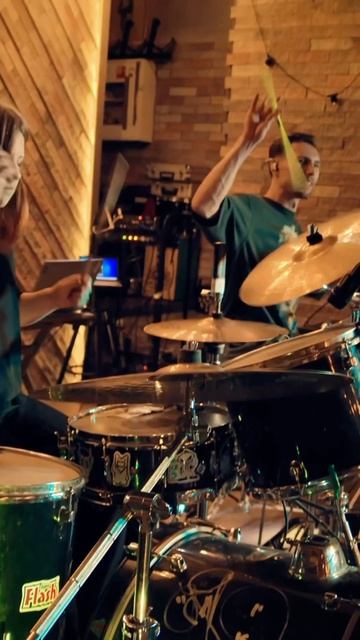 The White Stripes- Seven Nation Army (Влада Митькова)