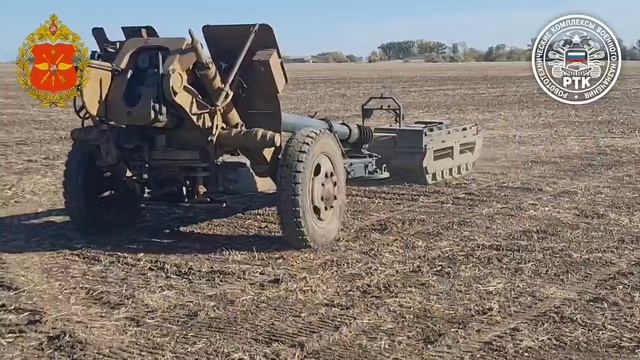 НРТК Курьер буксирует гаубицу Д-30 на линии фронта