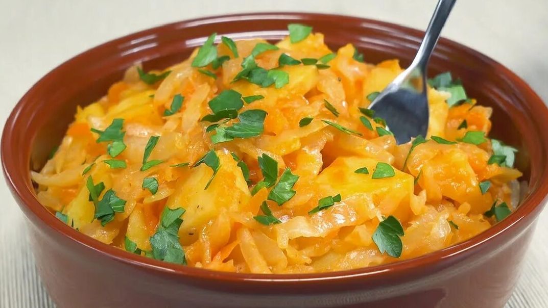 Тушёная капуста с картошкой в мультиварке.