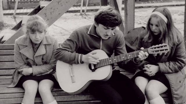 НО В ПАМЯТИ ОСТАНЕТСЯ ТА САМАЯ ОТЧАЯННАЯ ШКОЛЬНАЯ ЛЮБОВЬ