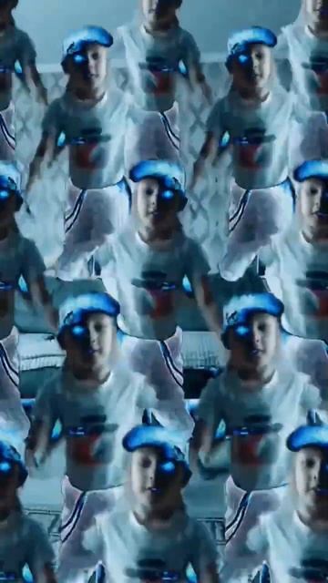 срочно смотрет