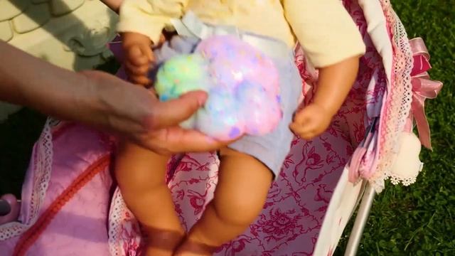 Пупс Беби Бон и кукла Элайф меняются игрушками