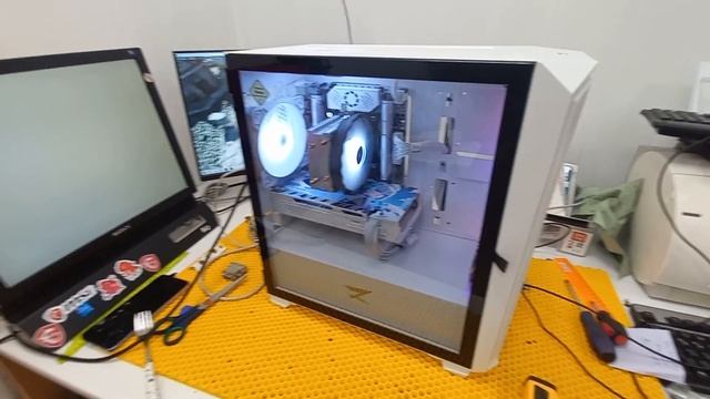 Игровой белый пк готов!