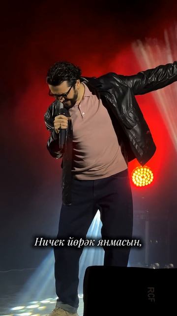 Репетирую новую песню 