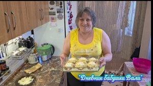 Сырный супчик, морс и вкусняшка из фарша.