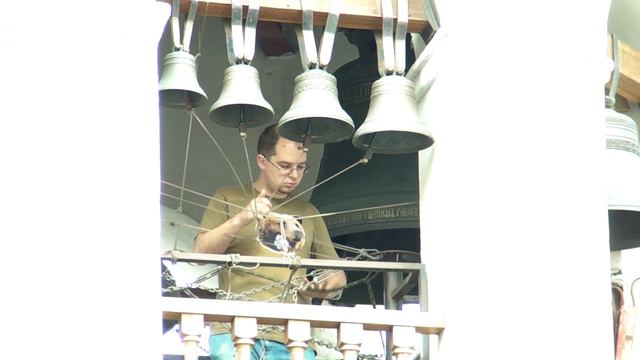 Звон на колокольне храма прп. Сергия Радонежского в Крапивниках, г. Москва