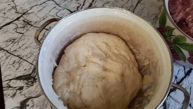 Леплю пельмени. Мясо животноводческого комплекса и домашнее мясо.