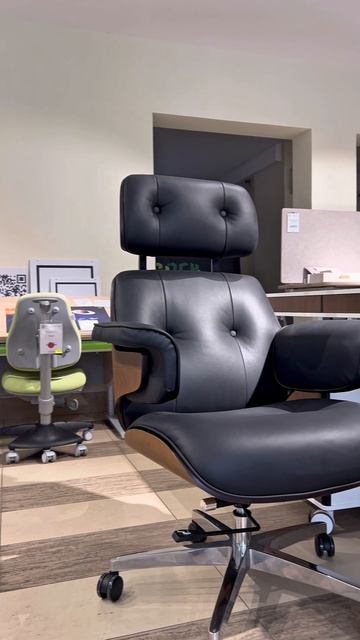 Сидеть по 8 часов в день на деревянном стуле - вот это настоящий экстрим!💯💯