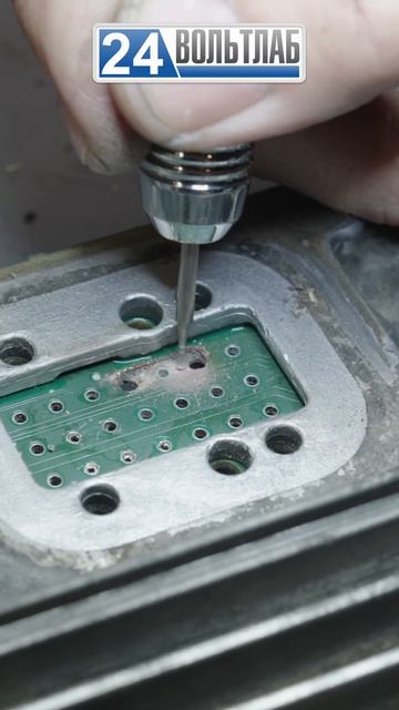 Дырки в плате моторника MCM Mercedes  24ВольтЛаб