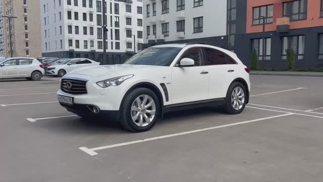 INFINITI QX70