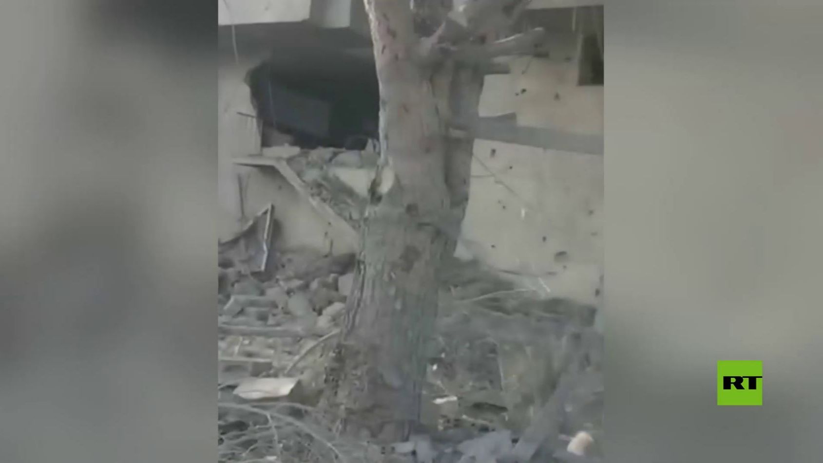 جنوب لبنان.. آثار الدمار الذي لحق ببلدة رومين نتيجة غارة إسرائيلية