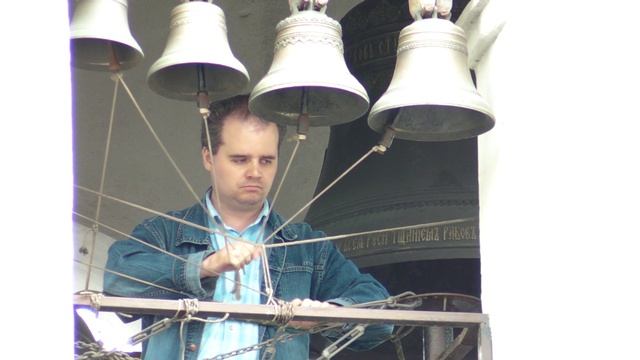 Звон в храме прп. Сергия Радонежского в Крапивниках