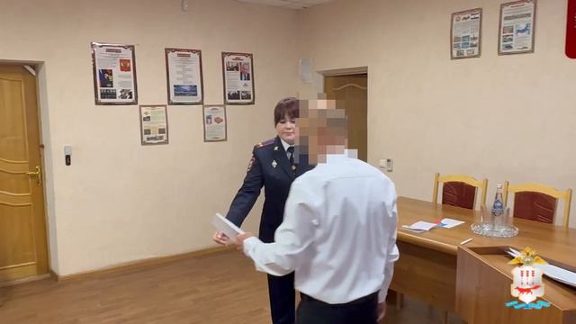 В Мордовии полицейские вручили российский паспорт участнику СВО прибывшему из Таджикистана