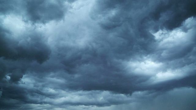 Валерия Гай Германика в голом платье вышла на красную дорожку ММКФ с дочерью