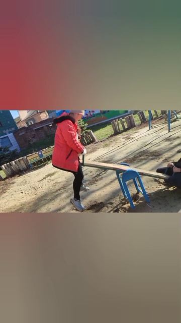 ПОДРОСТКИ НА ДЕТСКОЙ ПЛОЩАДКЕ... ЧАСТЬ 1.