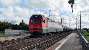 Электровоз 2ЭС6-1343 Синара с грузовым поездом