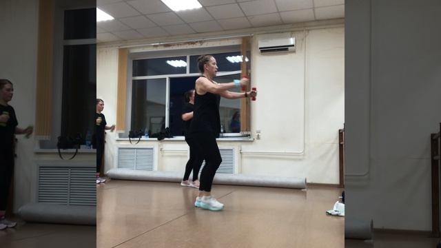 Аэробная тренировка с дополнительным весом!