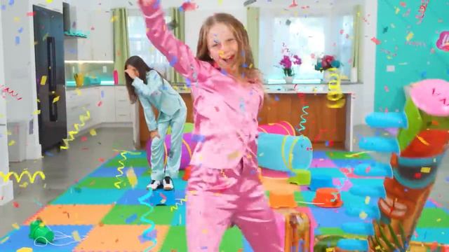 Настя с подругой учатся вести здоровый образ жизни