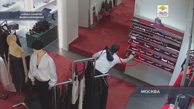 Полицейские Тверского района столицы задержали подозреваемого в краже брендовых очков из бутика