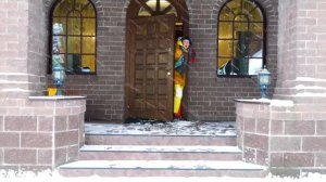 Ой-ой, Шарки не может найти дорогу домой! Кругом только снег и лед. Маша уже торопится на выручку!