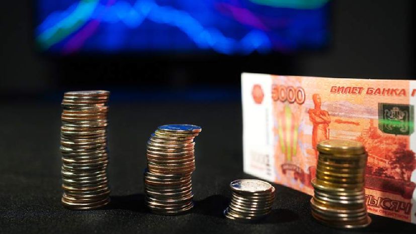 Курс рубля резко снизился по отношению к основным иностранным валютам