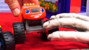 Вспыш и Чудо-машинки в парке аттракционов | Игрушки и приключения