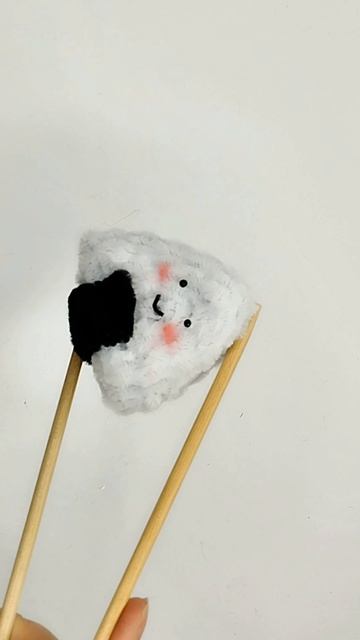 Поделка ОНИГИРИ из синельной пушистой проволоки