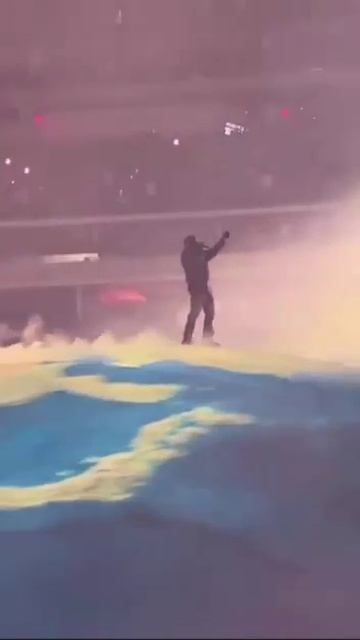 ИИ-кавер песни «Седая ночь» в исполнении Канье Уэста покорил музыкальный чарт и соцсети