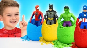 Майк становится супергероем и играет с гигантскими сюрприз-яйцами