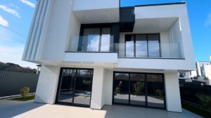 Это новые дома с бассейном у школы в Сочи