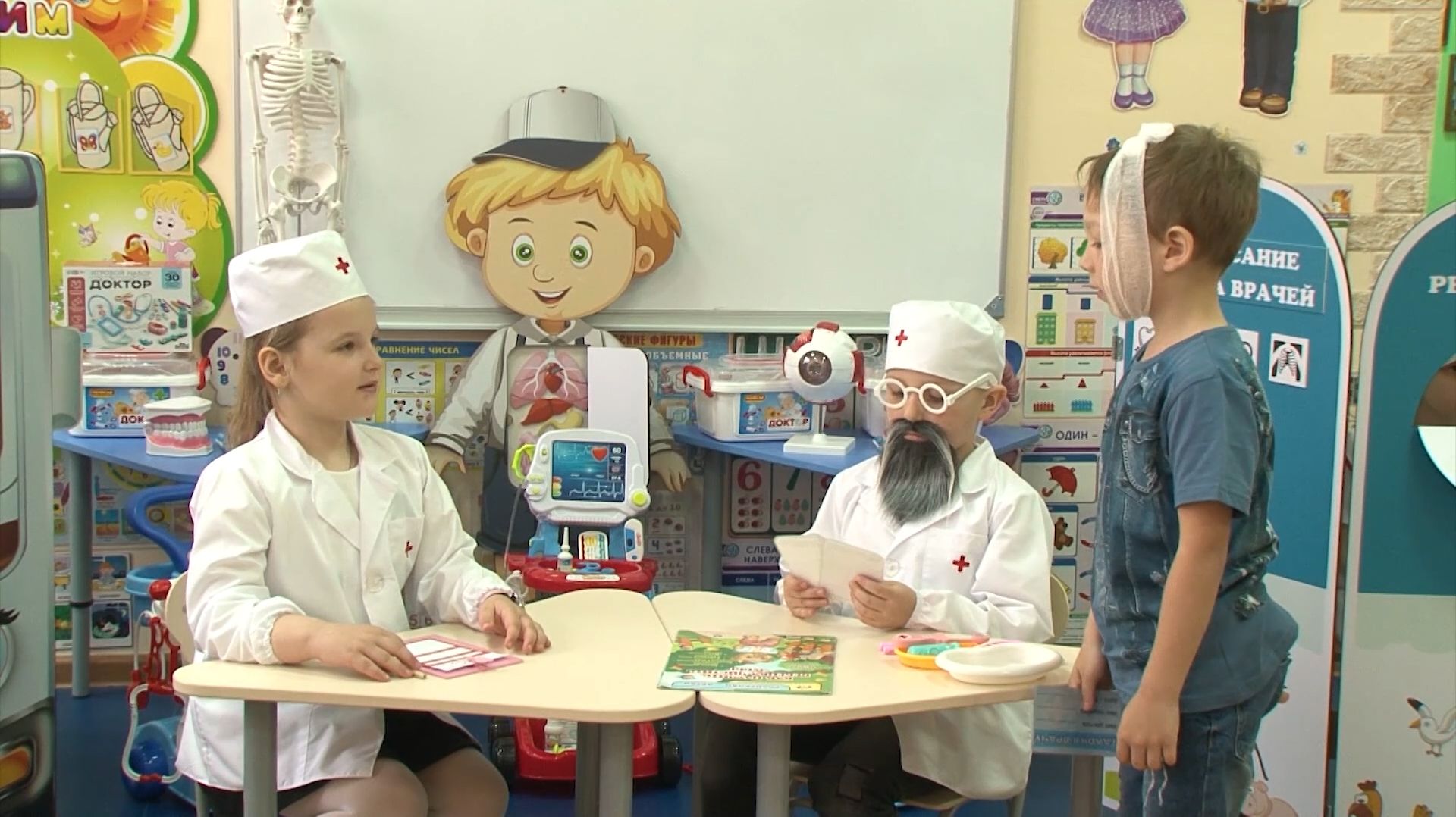 Дошкольные учреждения Красногвардейского округа получили игровое медицинское оборудование