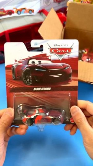 Маккуин из Тачек 🚗 Распаковка игрушки! 🎁