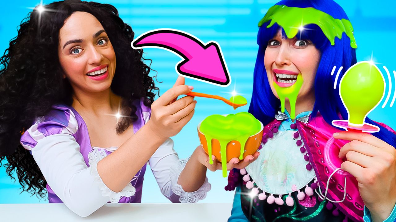 Вредные Принцессы играют в куклы и кушают кашу из слайма 🍼🥣
