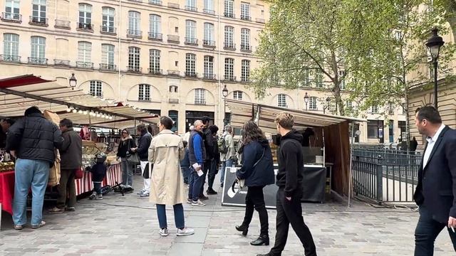 Париж Франция 2026 Прогулка по кварталу Маре в субботу в апреле