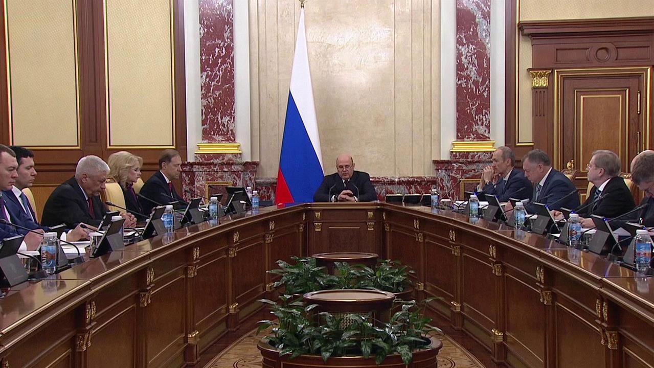 Кабмин направит дополнительно 35 млрд рублей на восстановление линий электропередачи в новых рег...