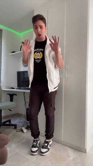 Робот ожил  и пустился в пляс! 