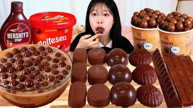 АСМР МУКБАНГ КОРЕИЦЫ ЕДЯТ Шоколадная десерт-вечеринка! Maltesers в молоке мороженое мадлен пудинг