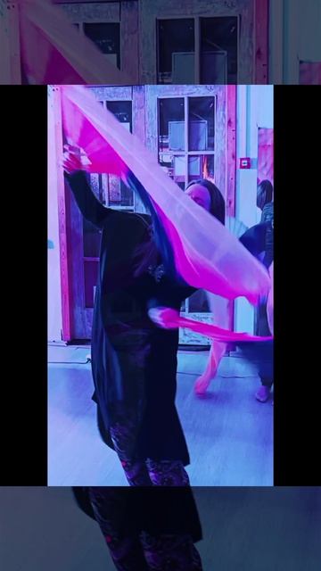 Кусочек с Мастер Класса Танец Энергий с Шёлковыми веерами