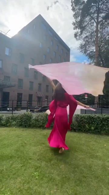 Танец с шёлковыми веерами