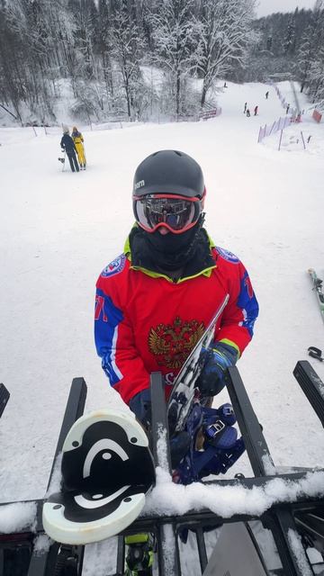 У нас только один вопрос: лыжи или сноуборд? Делитесь в комментариях! 