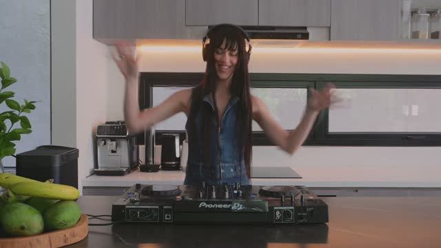 SINITSA - Hypnotic Indie Dance Set   Dark & Sexy Grooves (2026)