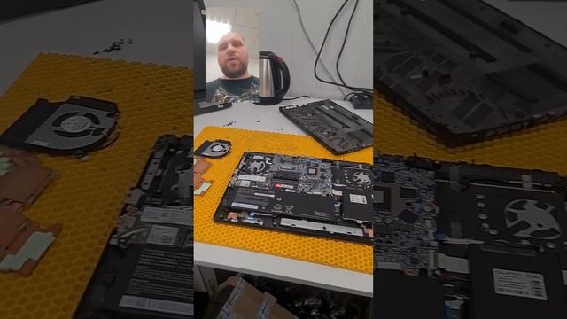 ИГРОВОЙ НОУТ TUNDEROBOT ВЫКЛЮЧАЕТСЯ, ОБСЛУЖИВАЕМ #ноутбук @REBOOT19