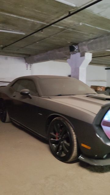 Пылится тачка бедная