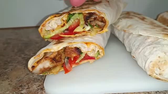 Сочная хрустящая шаурма.
