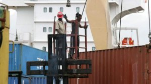 Сухопутные коридоры приняли лишь 10–15% грузов с Ормуза