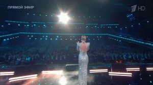 Юлианна Караулова исполнила песню «Внеорбитные»